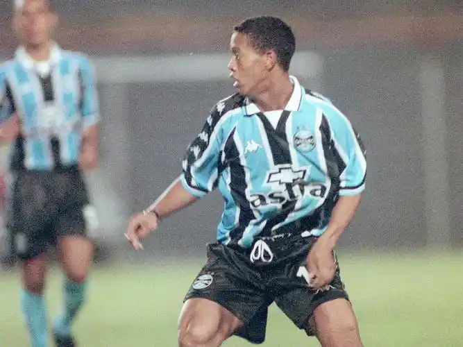 布罗亚的职 布罗亚的职